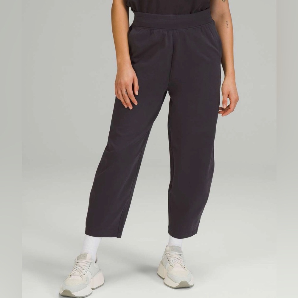 lululemon athletica Black Cropped Ankle Pants with Elastic Waist
